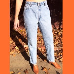 Vintage Levi’s 550 Relaxed Fit Light Wash Jeans